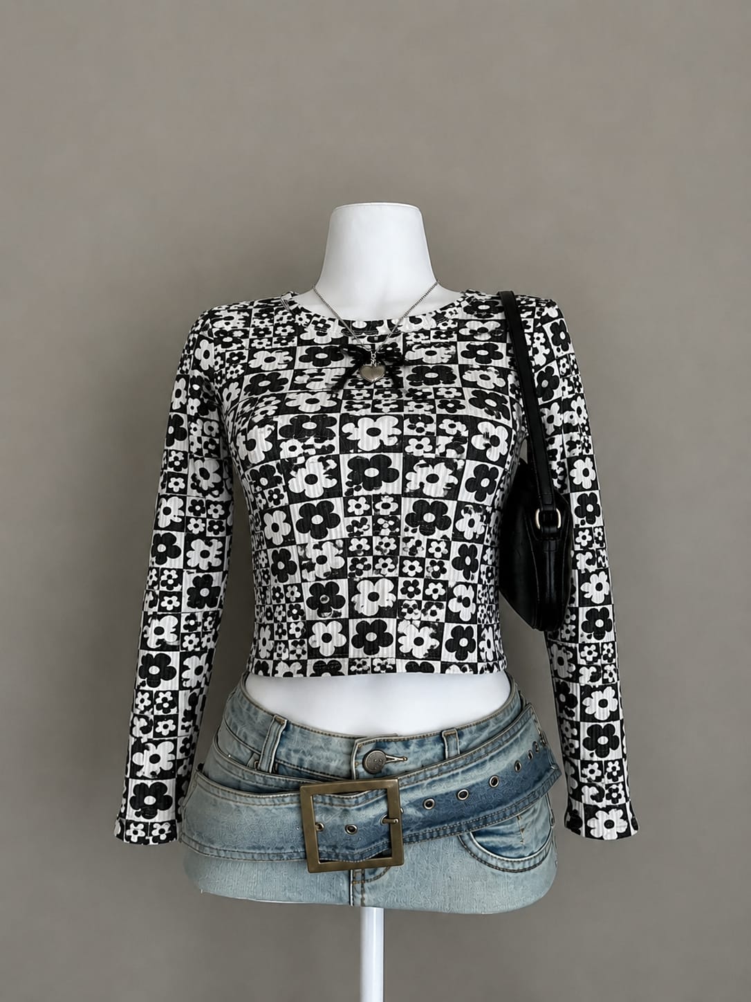 Black White Checkerboard Daisy Floral Print Ribbed Round Neck Keyhole Cutout Long Sleeve Fitted Crop Top
